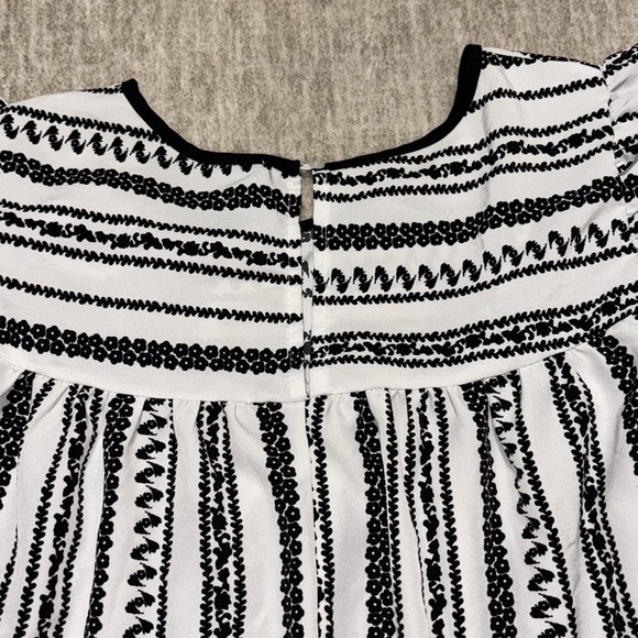 3X black and white flowy top ruffle short sleeves keyhole neck - Picture 5 of 5